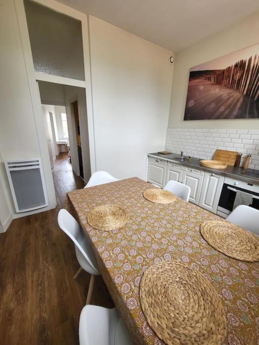Ferienwohnung Le P'Tit Nid Parthenay Exterior foto